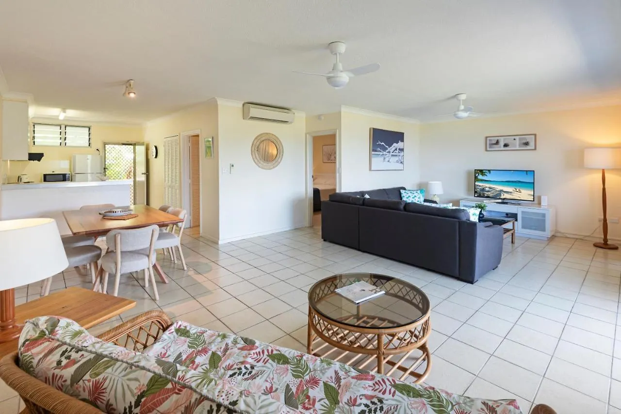 Poinciana 109 & Buggy Hamilton Island Apartment